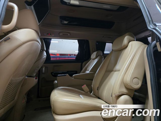Kia Carnival 9-Seater Hi-Limousine Noblesse Special 2019 — фото 6