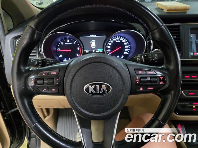 Kia Carnival 9-Seater Hi-Limousine Noblesse Special 2019 — фото 9