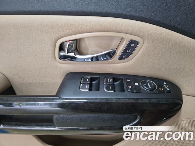 Kia Carnival 9-Seater Hi-Limousine Noblesse Special 2019 — фото 19