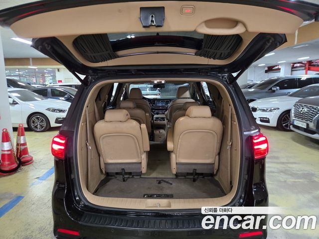 Kia Carnival 9-Seater Hi-Limousine Noblesse Special 2019 — фото 20