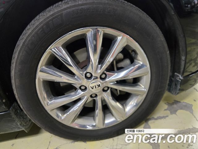 Kia Carnival 9-Seater Hi-Limousine Noblesse Special 2019 — фото 21