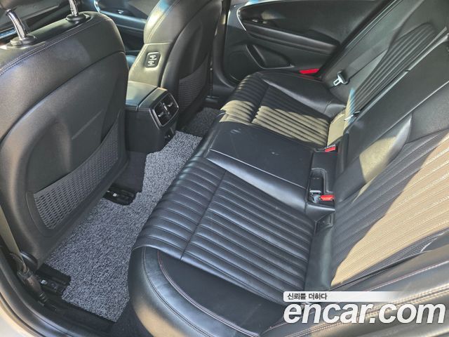 Genesis G70 2.0T Supreme 2018 — фото 16