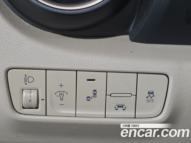 Hyundai Kona 1.6 Turbo 4WD Modern pop 2019 — фото 6