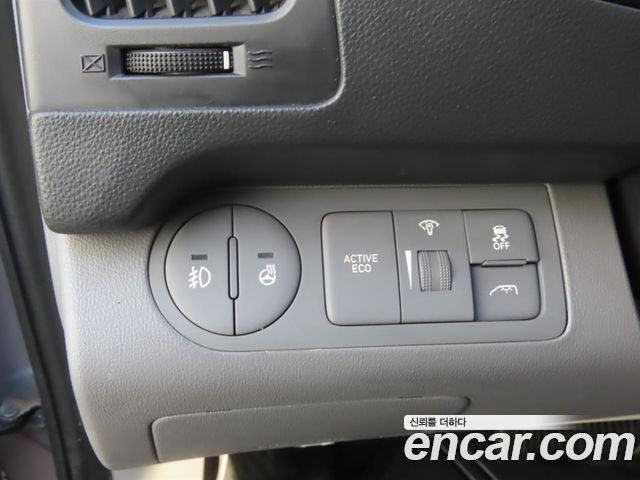 Hyundai Grand Starex Van 5-Seater Modern 2019 — фото 18