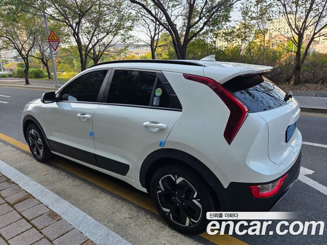 Kia Niro EV Air 2023 — фото 4