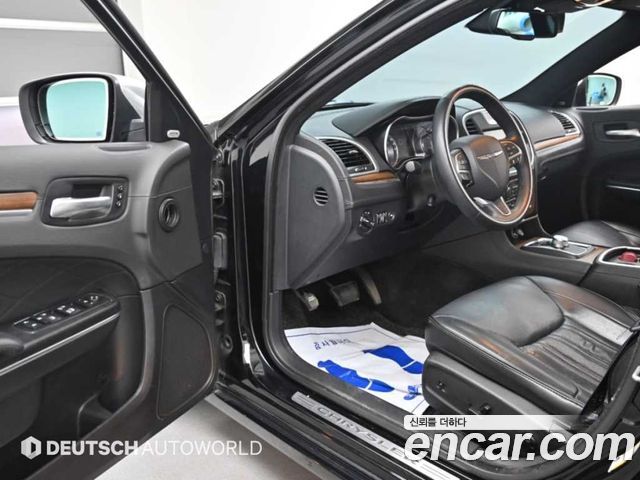 Chrysler 300C 3.6 AWD 2016 — фото 15