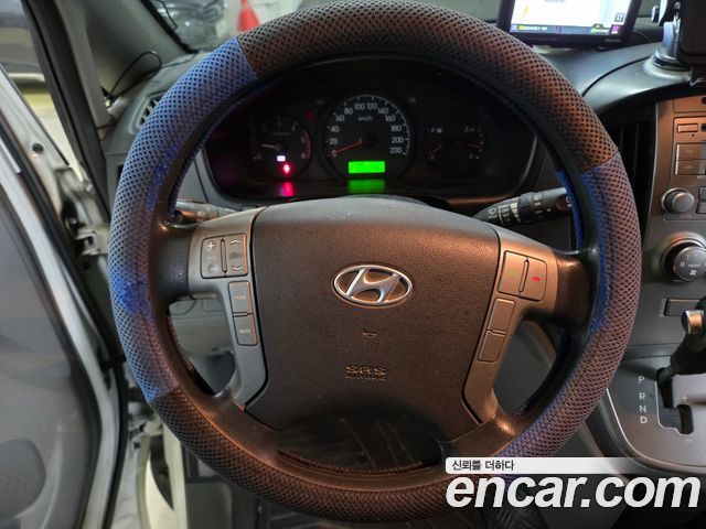 Hyundai Grand Starex 3-Seater VAN CVX Luxury 2015 — фото 10