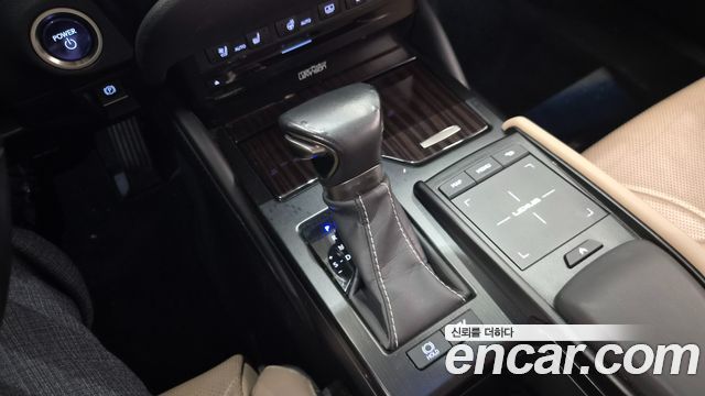 Lexus ES300h (VII) Executive 2019 — фото 9