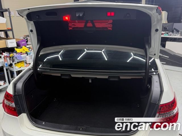 Mercedes-Benz E-Class (W212) E63 AMG 2011 — фото 21