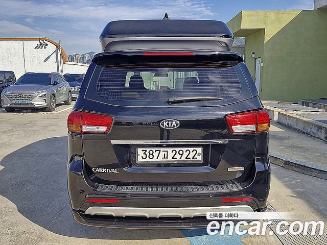 Kia Carnival 9-seater Hi-Limousine Prestige 2015 — фото 4