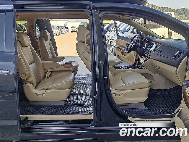 Kia Carnival 9-seater Hi-Limousine Prestige 2015 — фото 9