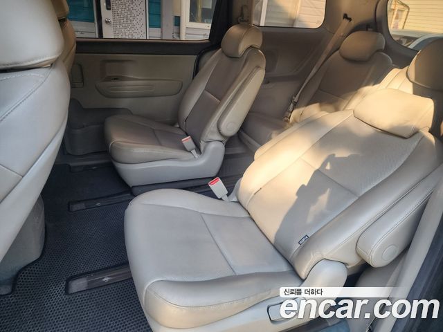 Kia Carnival 9-seater Luxury 2016 — фото 10