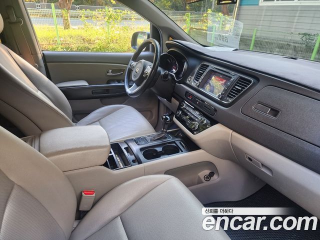 Kia Carnival 9-seater Luxury 2016 — фото 17