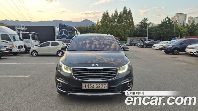 Kia Carnival 9-seater Noblesse