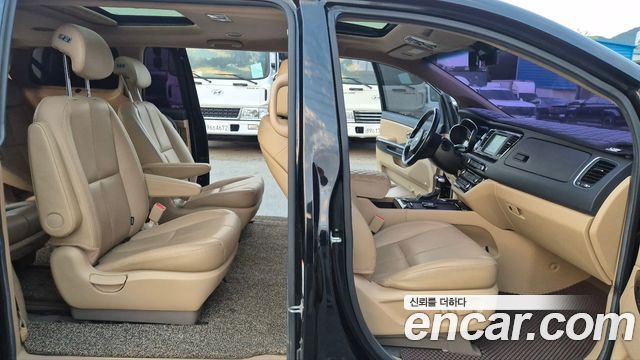 Kia Carnival 9-seater Noblesse 2018 — фото 10