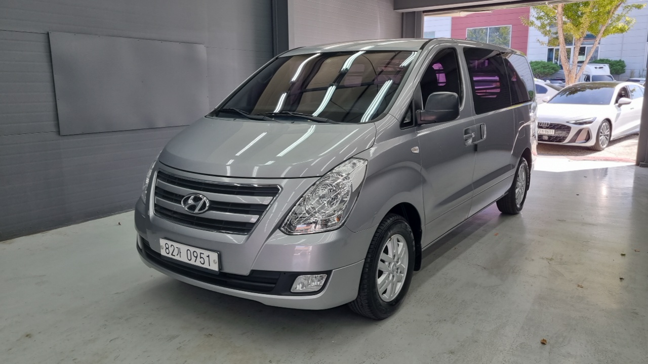 Hyundai Grand Starex 3-Seater LPi VAN Smart