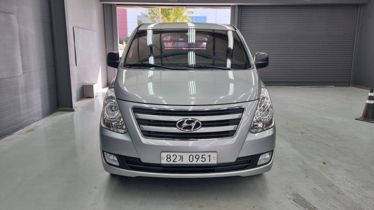 Hyundai Grand Starex 3-Seater LPi VAN Smart 2018 — фото 3