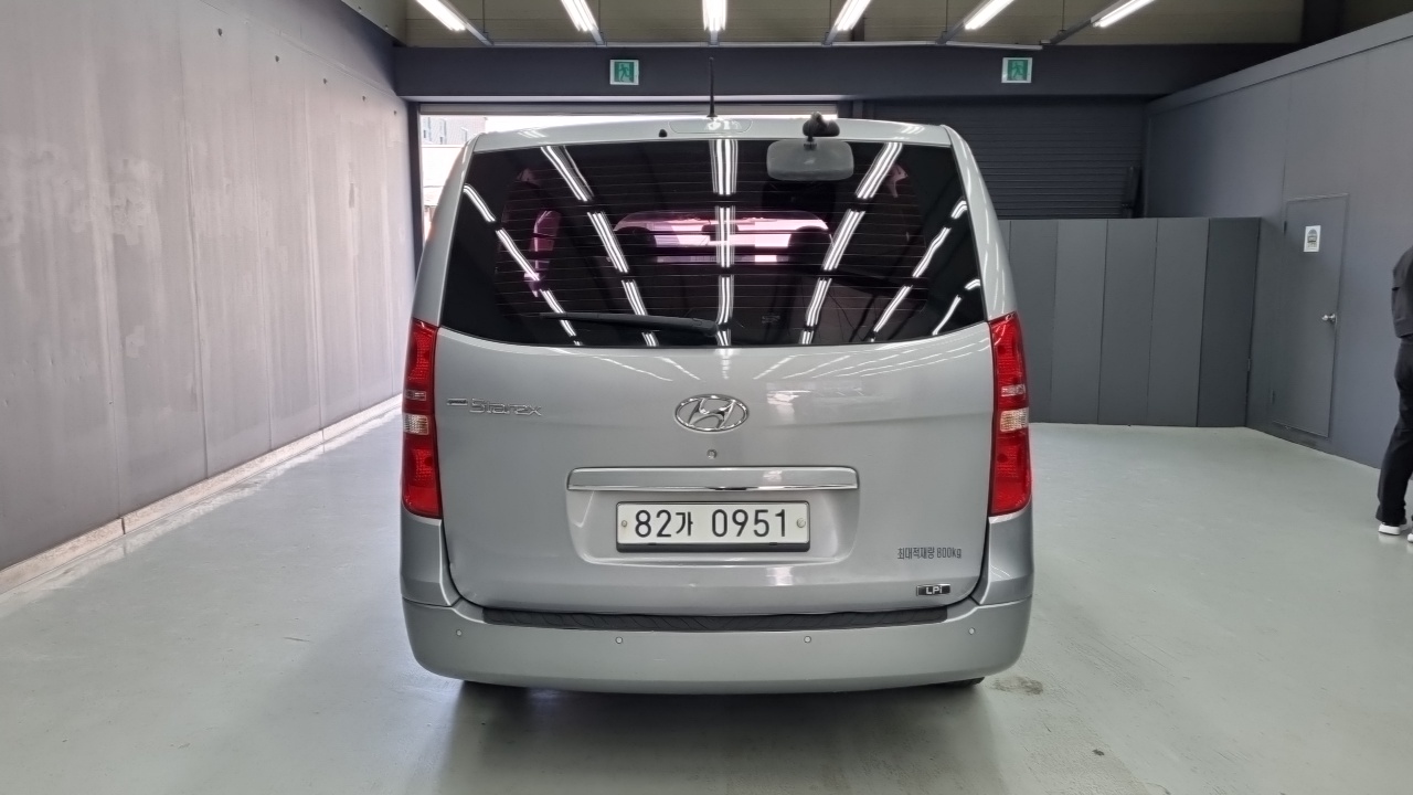 Hyundai Grand Starex 3-Seater LPi VAN Smart 2018 — фото 4