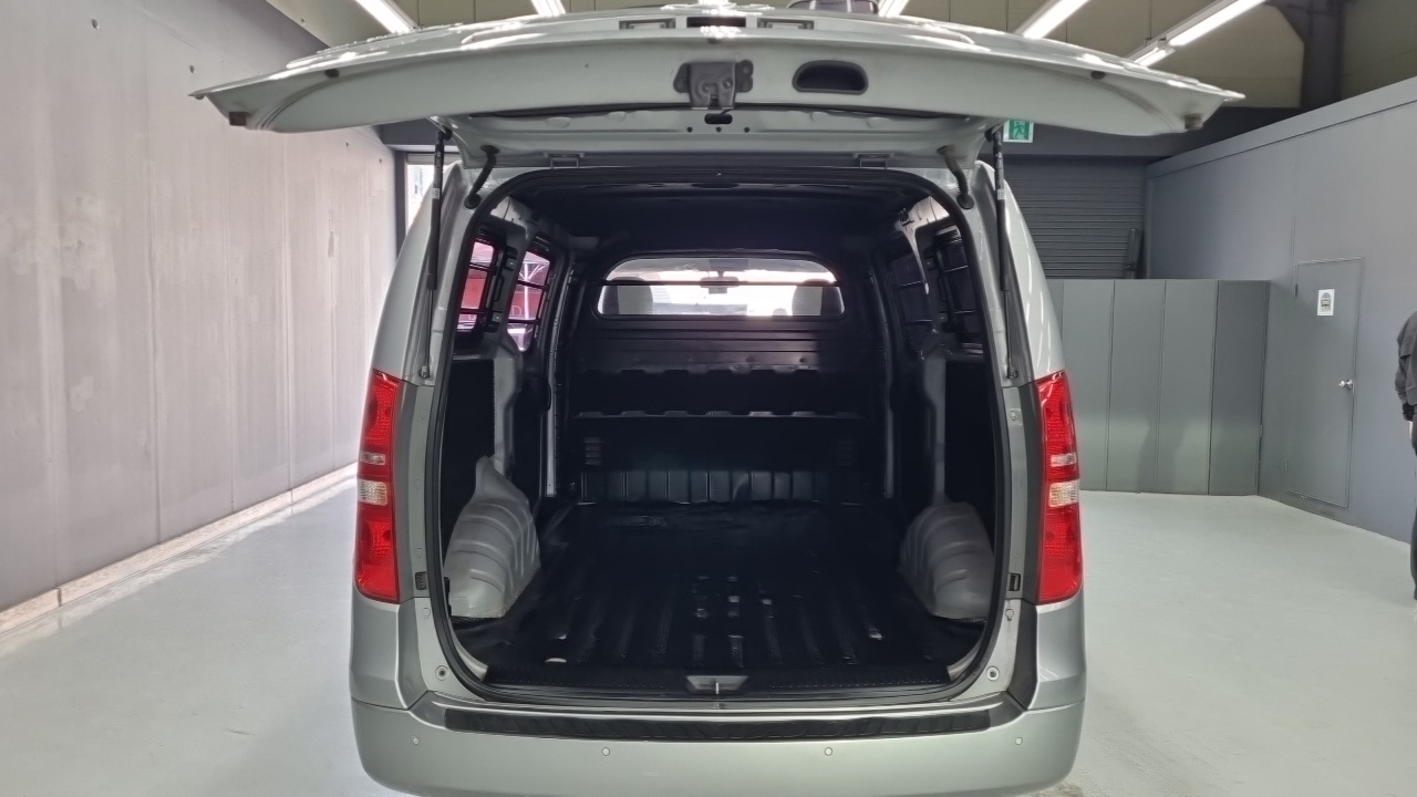 Hyundai Grand Starex 3-Seater LPi VAN Smart 2018 — фото 10