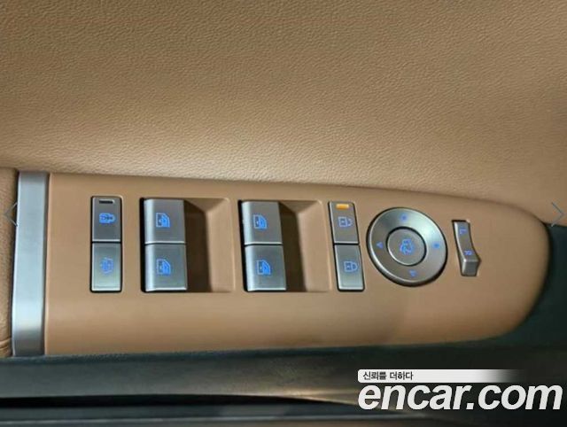 Hyundai Grandeur (GN7) 2,5 Gasoline 2WD Exclusive 2024 — фото 19