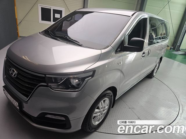 Hyundai Grand Starex Van 5-Seater Modern