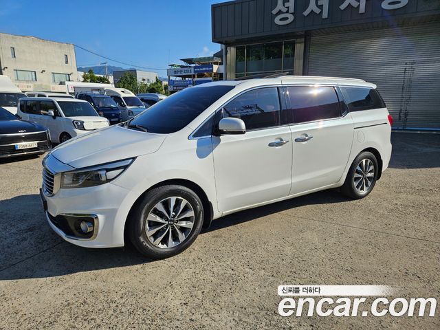 Kia Carnival 9-seater Luxury