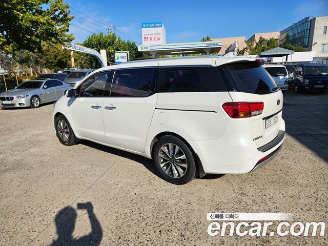 Kia Carnival 9-seater Luxury 2015 — фото 2