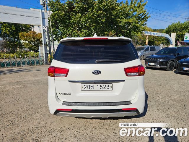 Kia Carnival 9-seater Luxury 2015 — фото 4