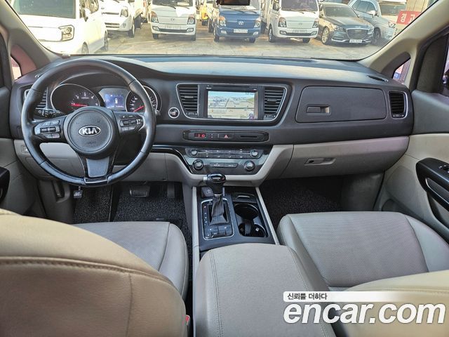 Kia Carnival 9-seater Luxury 2015 — фото 7
