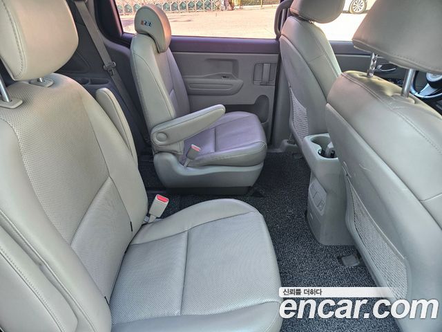 Kia Carnival 9-seater Luxury 2015 — фото 10
