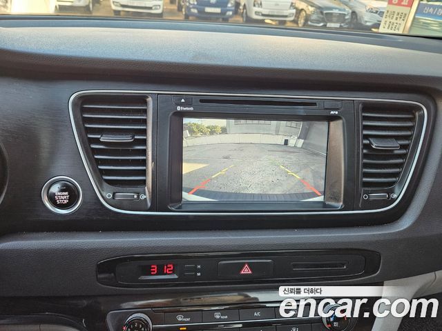 Kia Carnival 9-seater Luxury 2015 — фото 16