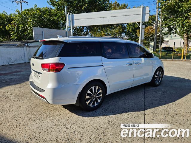 Kia Carnival 9-seater Luxury 2015 — фото 23