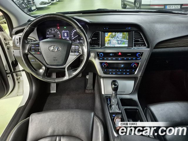 Hyundai Sonata (LF) 2.0 Smart 2015 — фото 17