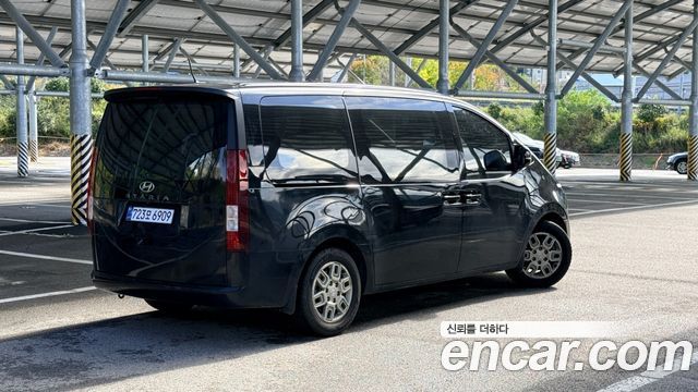 Hyundai Staria Tourer 11-Seater Modern 2023 — фото 2