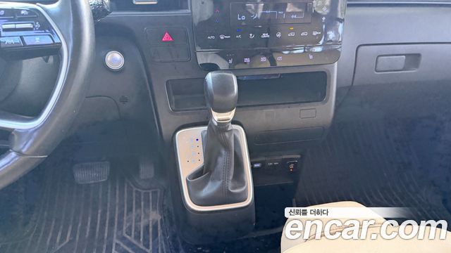 Hyundai Staria Tourer 11-Seater Modern 2023 — фото 9