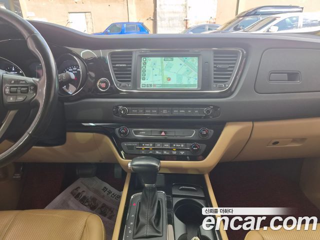 Kia Carnival 9-seater Noblesse 2018 — фото 10