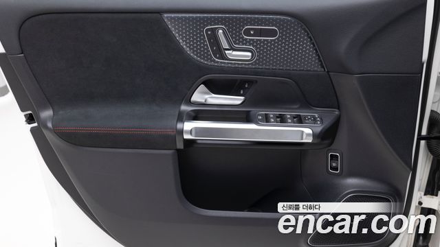 Mercedes-Benz EQB (X243) EQB300 4MATIC AMG Line 2026 — фото 19