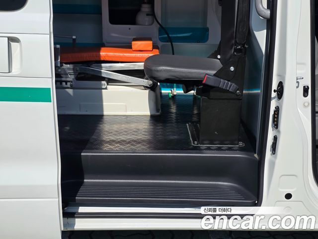 Hyundai Grand Starex Ambulance 2016 — фото 15