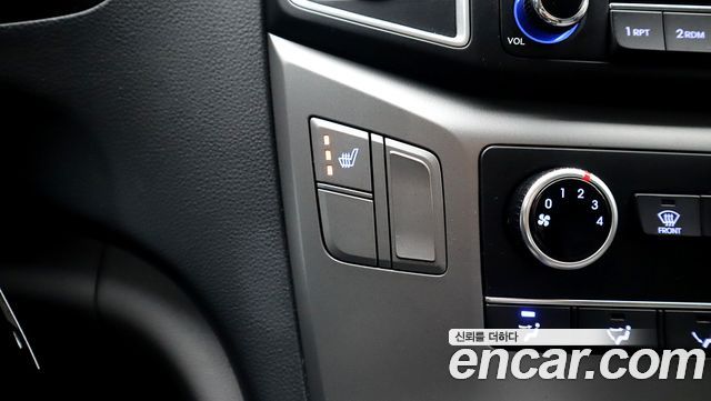 Hyundai Grand Starex Van 3-Seater Smart 2021 — фото 16