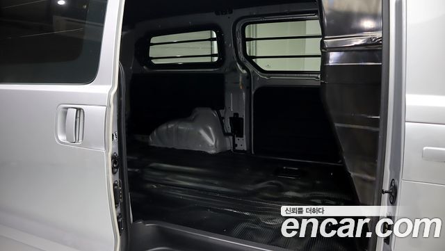 Hyundai Grand Starex Van 3-Seater Smart 2021 — фото 23