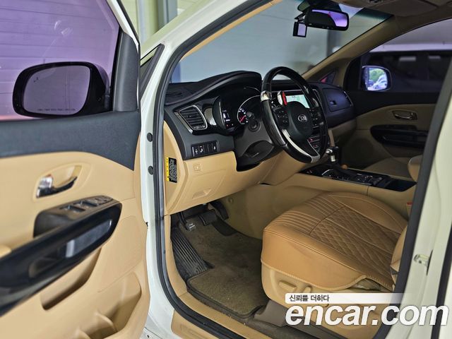 Kia Carnival 9-seater Prestige 2018 — фото 10