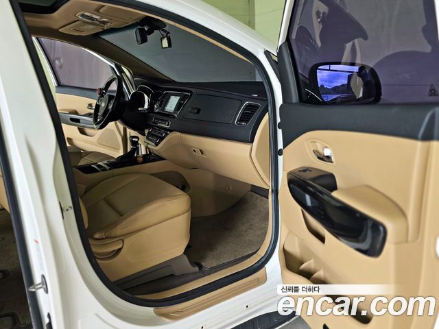 Kia Carnival 9-seater Prestige 2018 — фото 15