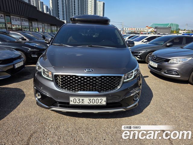 Kia Carnival 7-seater Limousine Magic Space