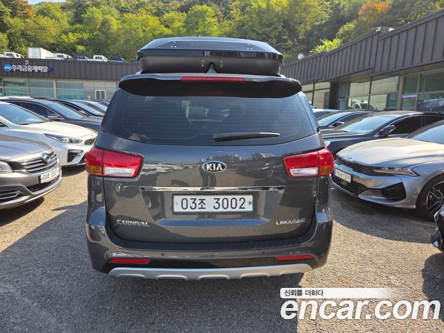 Kia Carnival 7-seater Limousine Magic Space 2018 — фото 4