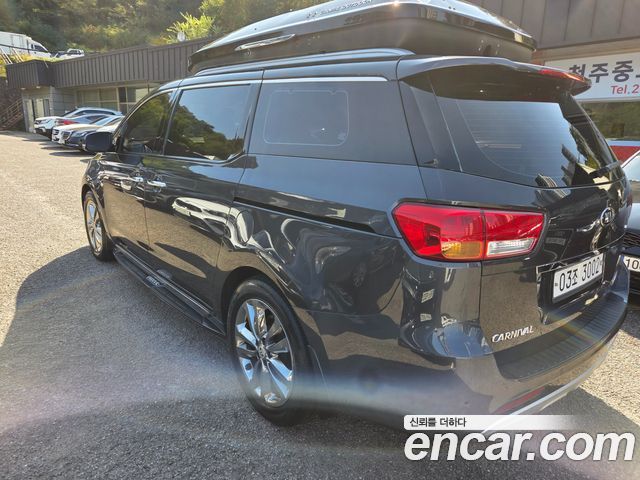 Kia Carnival 7-seater Limousine Magic Space 2018 — фото 5
