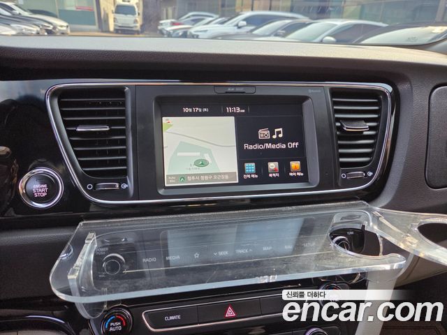 Kia Carnival 7-seater Limousine Magic Space 2018 — фото 15