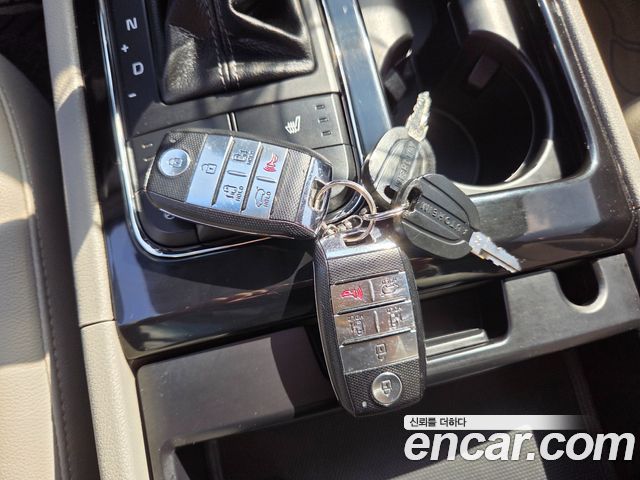 Kia Carnival 7-seater Limousine Magic Space 2018 — фото 19