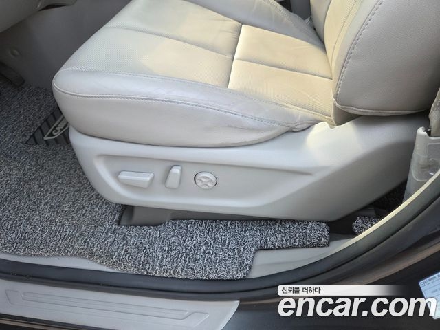 Kia Carnival 7-seater Limousine Magic Space 2018 — фото 20