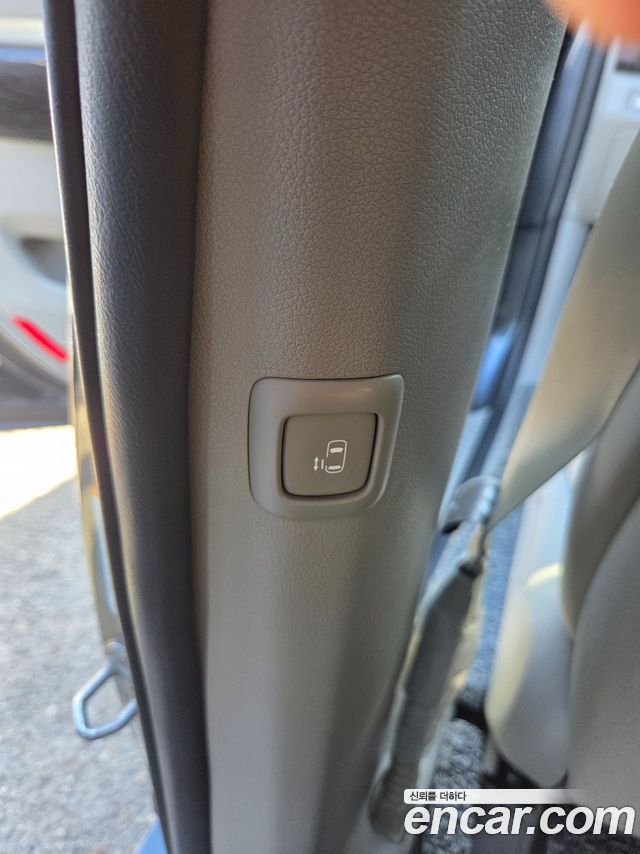 Kia Carnival 7-seater Limousine Magic Space 2018 — фото 21