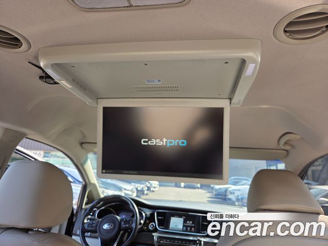 Kia Carnival 7-seater Limousine Magic Space 2018 — фото 23